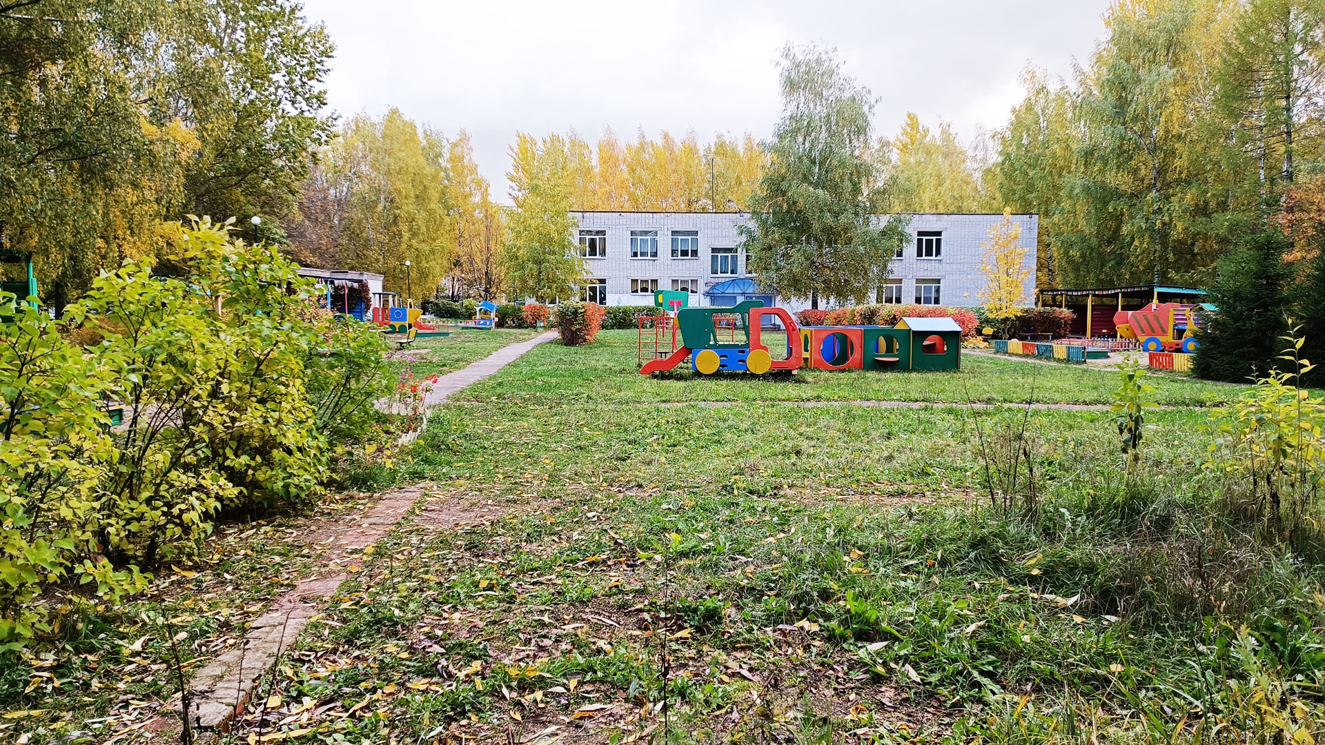 Детский сад 49 Ярославль: прогулочные площадки.
