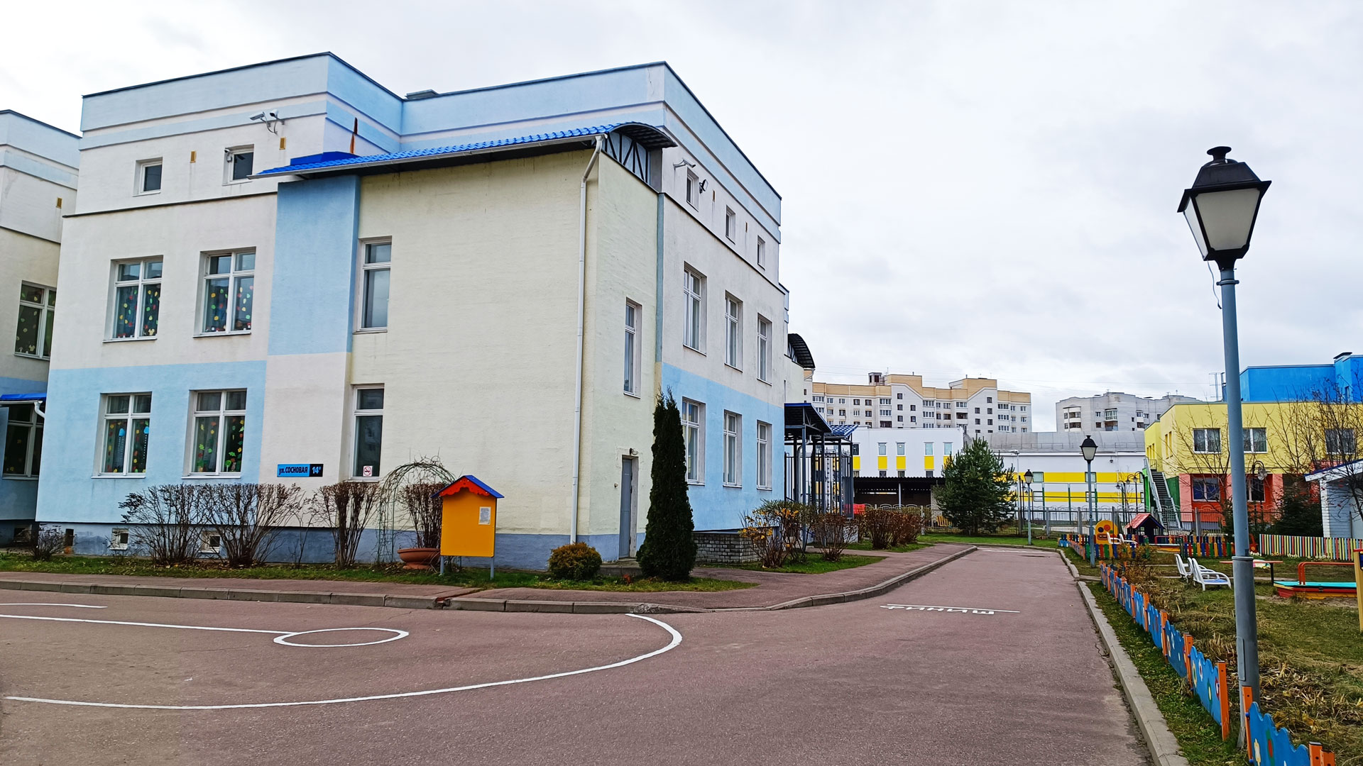 Детский сад 100 Ярославль: общий вид здания.