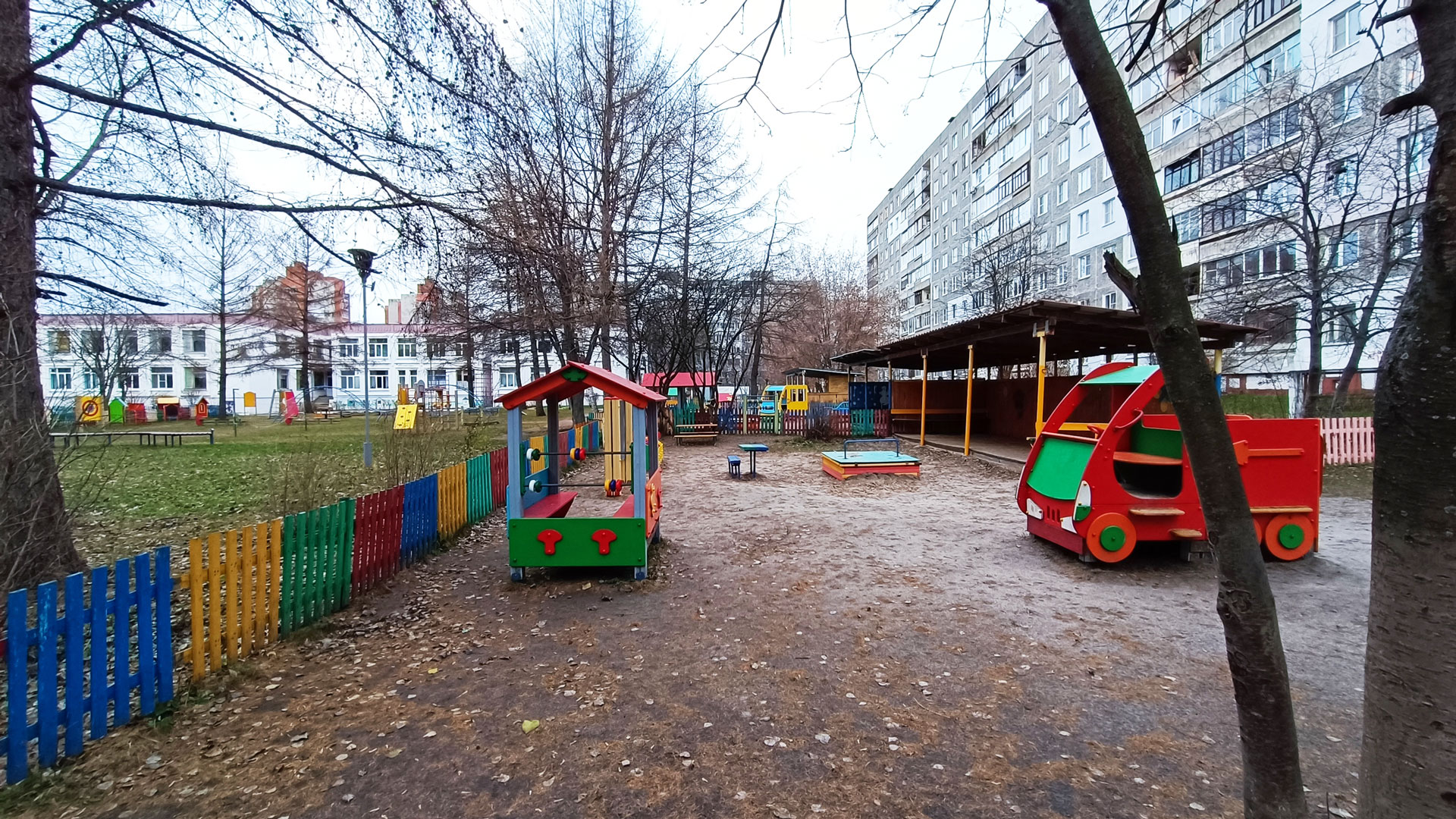 Детский сад 140 Ярославль: участок для прогулок.