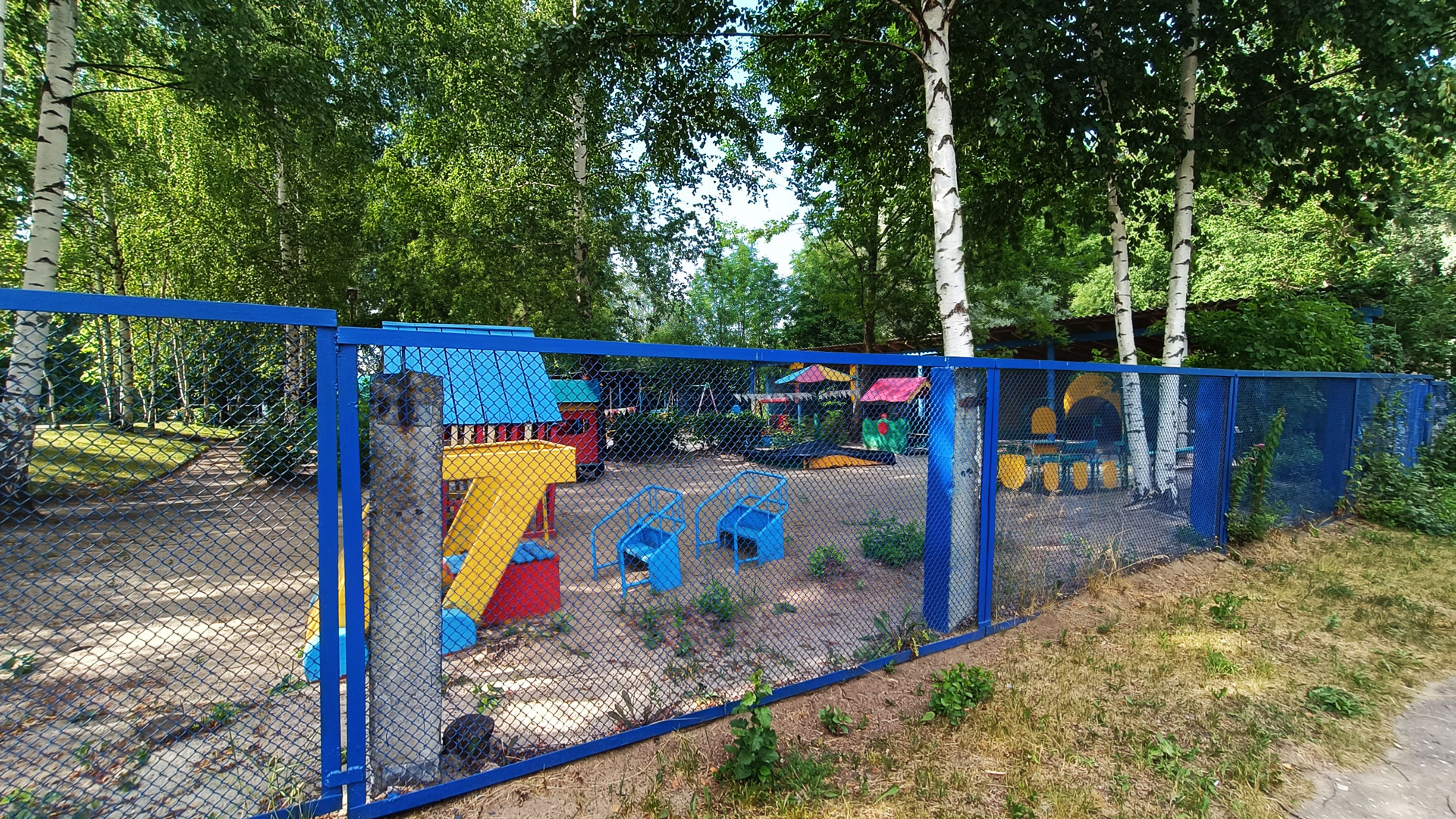 Начальная школа – детский сад 115 Ярославль: зона игровой территории.