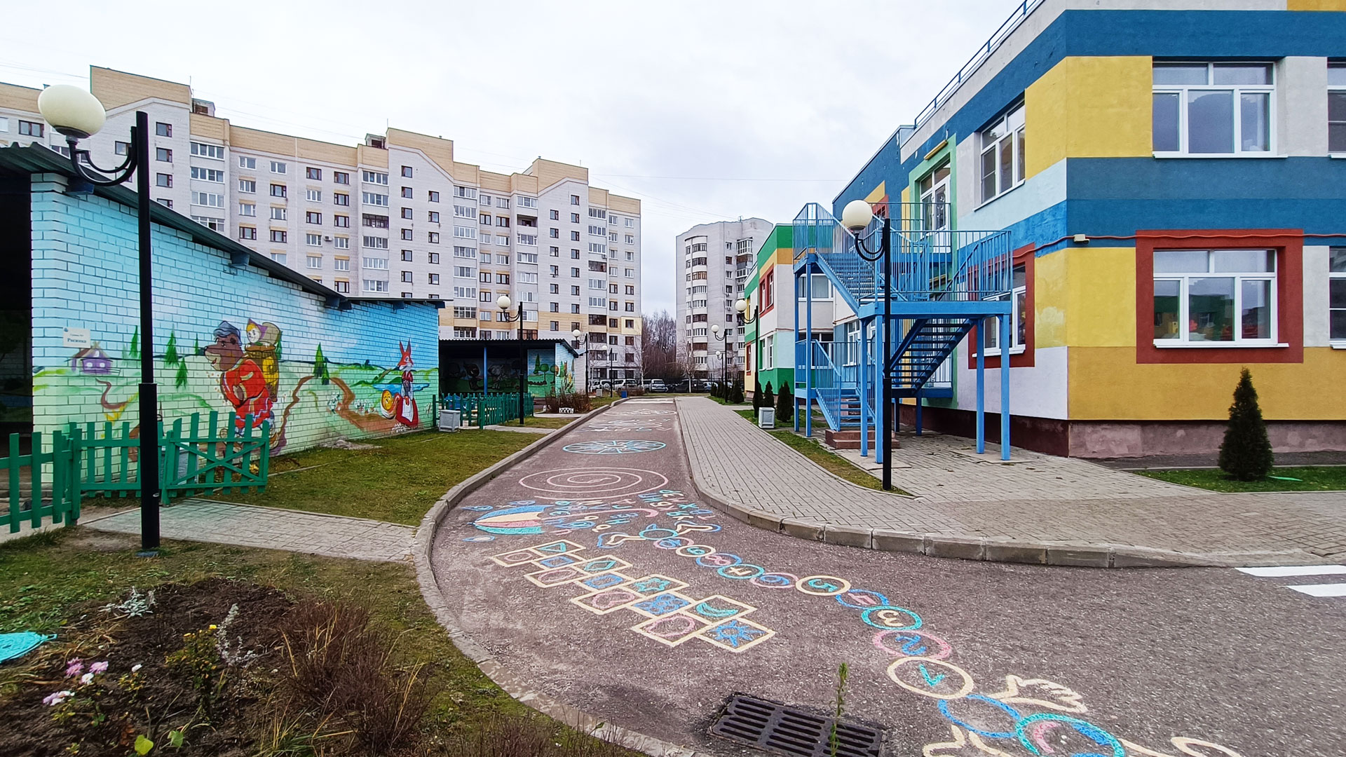 Детский сад 150 Ярославль: прогулочные площадки.