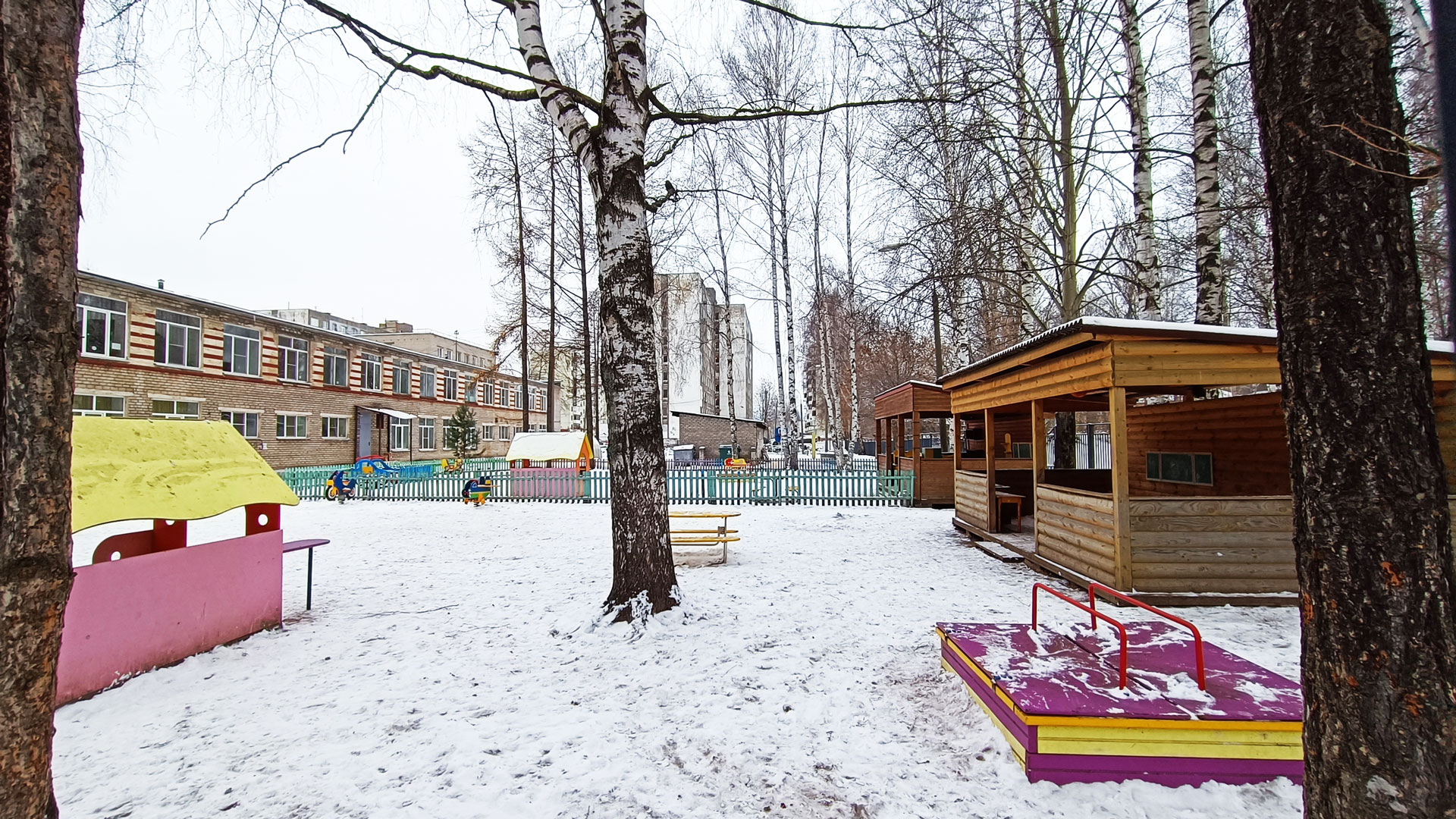 Детский сад 85 Ярославль: зона игровой территории.
