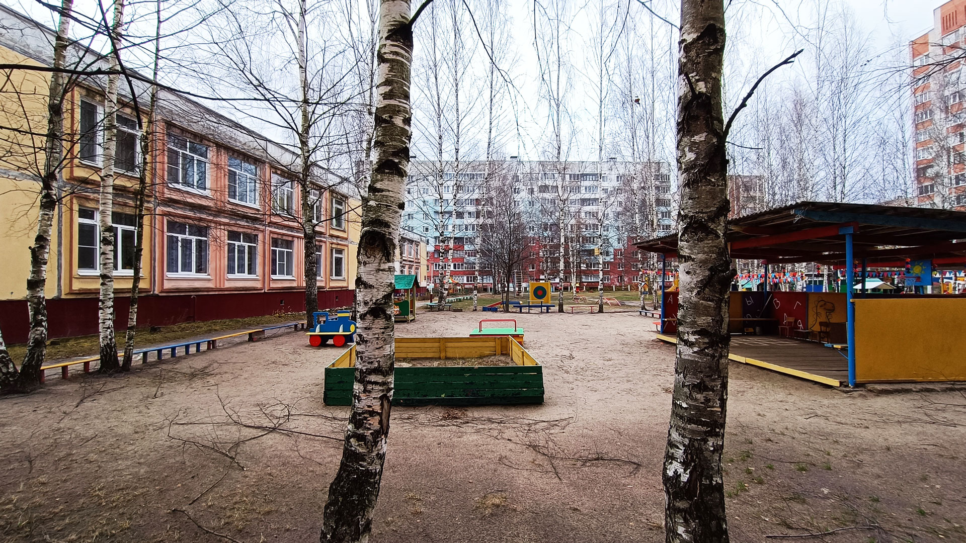 Детский сад 237 Ярославль: общий вид здания и территории.