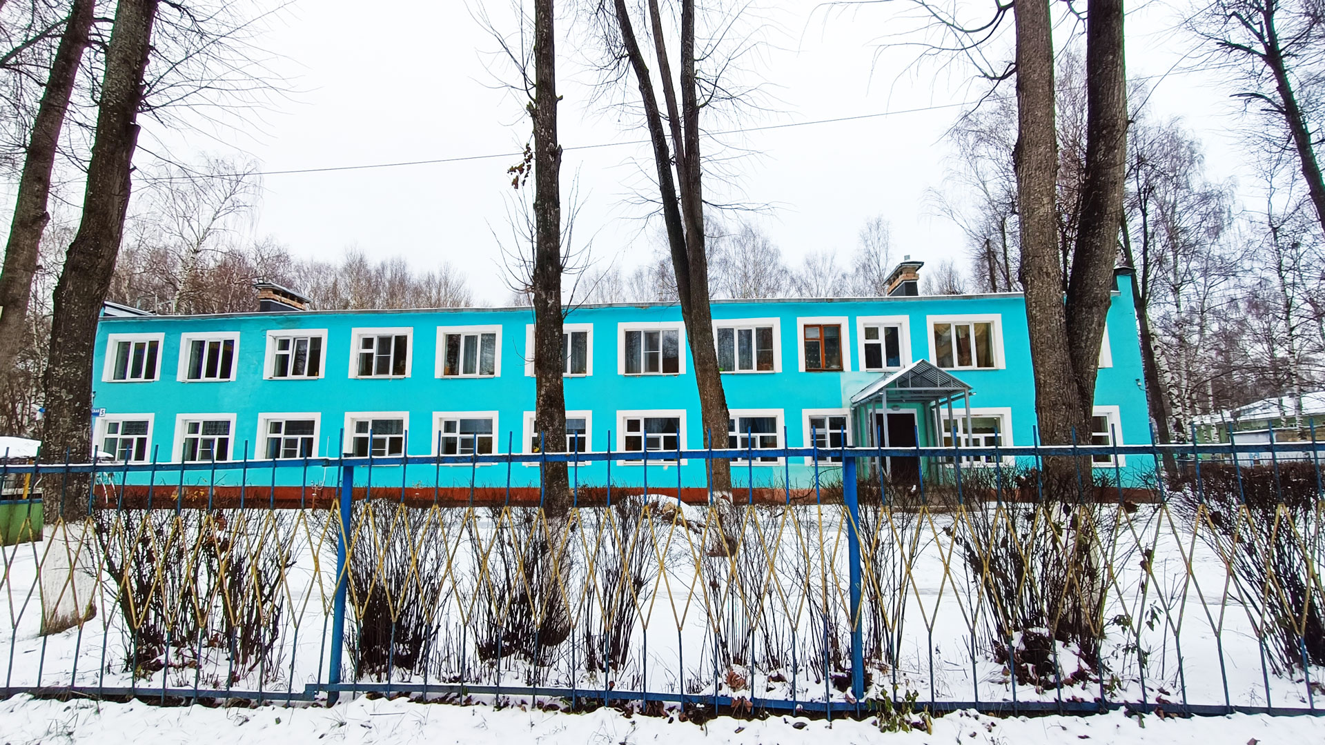 Детский сад 176 Ярославль: вид здания с улицы.
