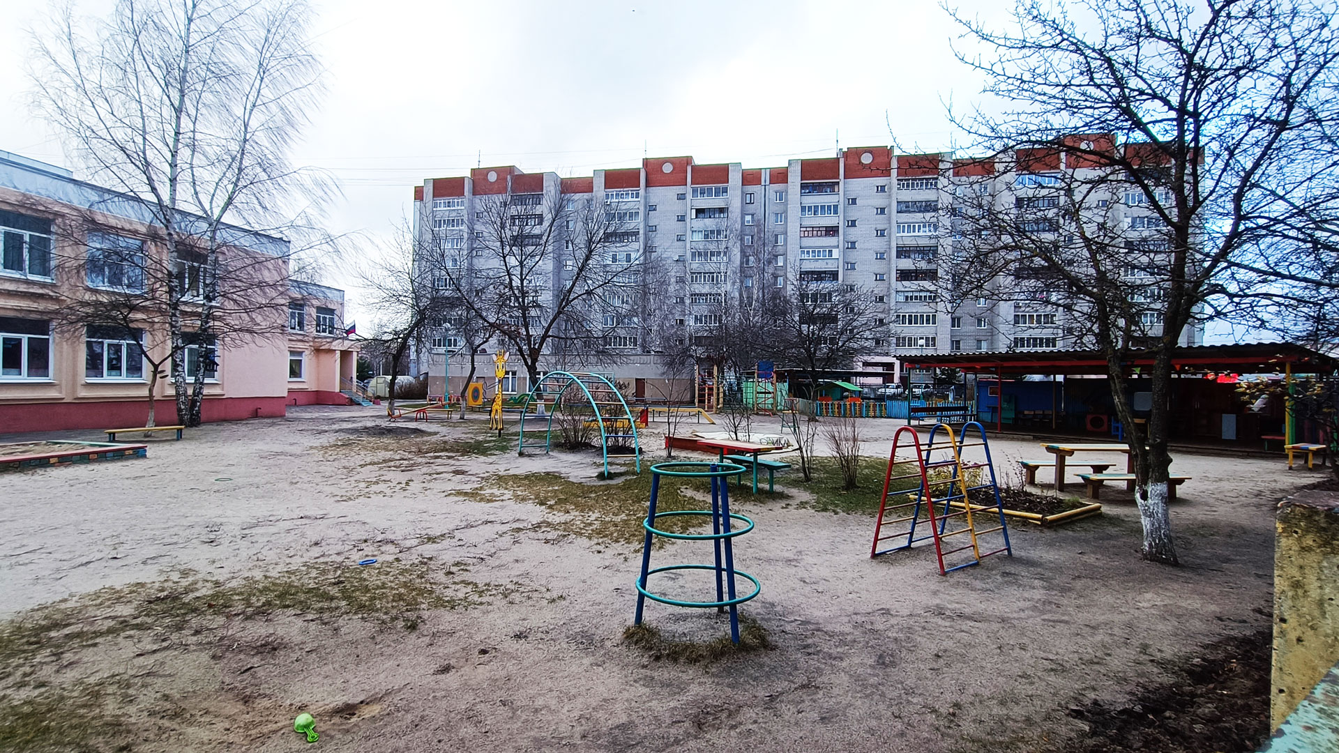 Детский сад 30 Ярославль: площадка для игр и прогулок.