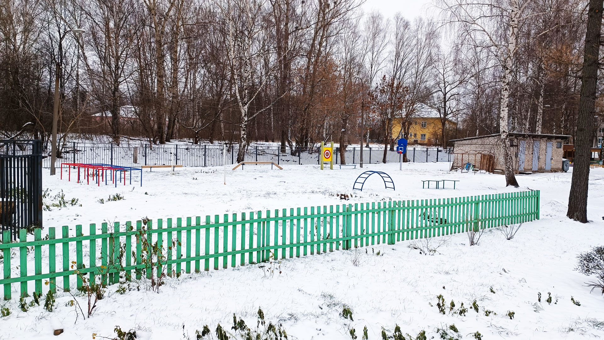 Детский сад 85 Ярославль: площадка для спортивных занятий.