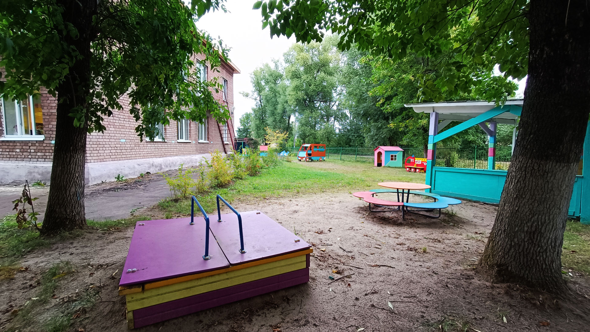 Детский сад 157 Ярославль: прогулочная площадка.