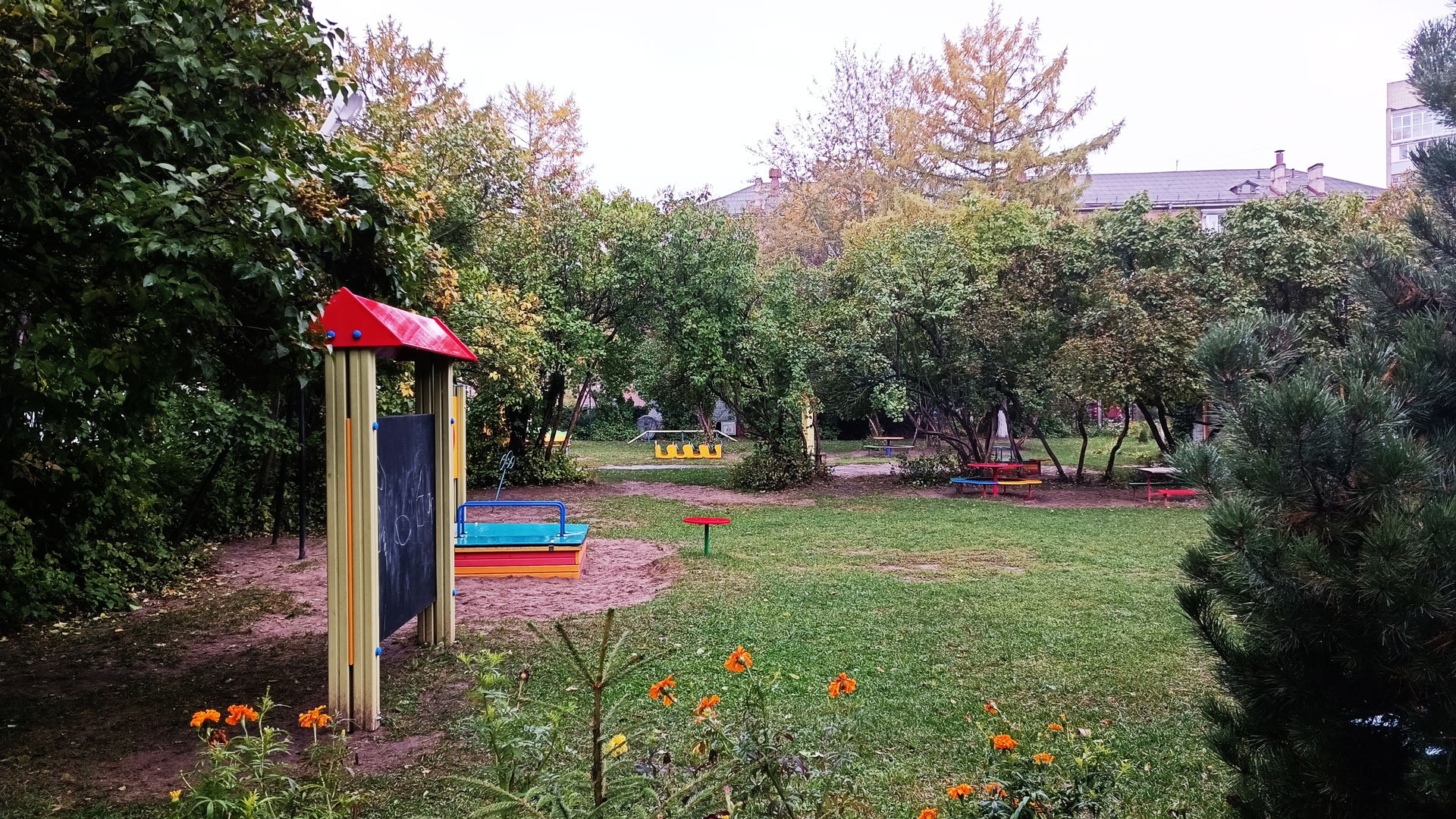 Детский сад 170 Ярославль: прогулочная и игровая зона.