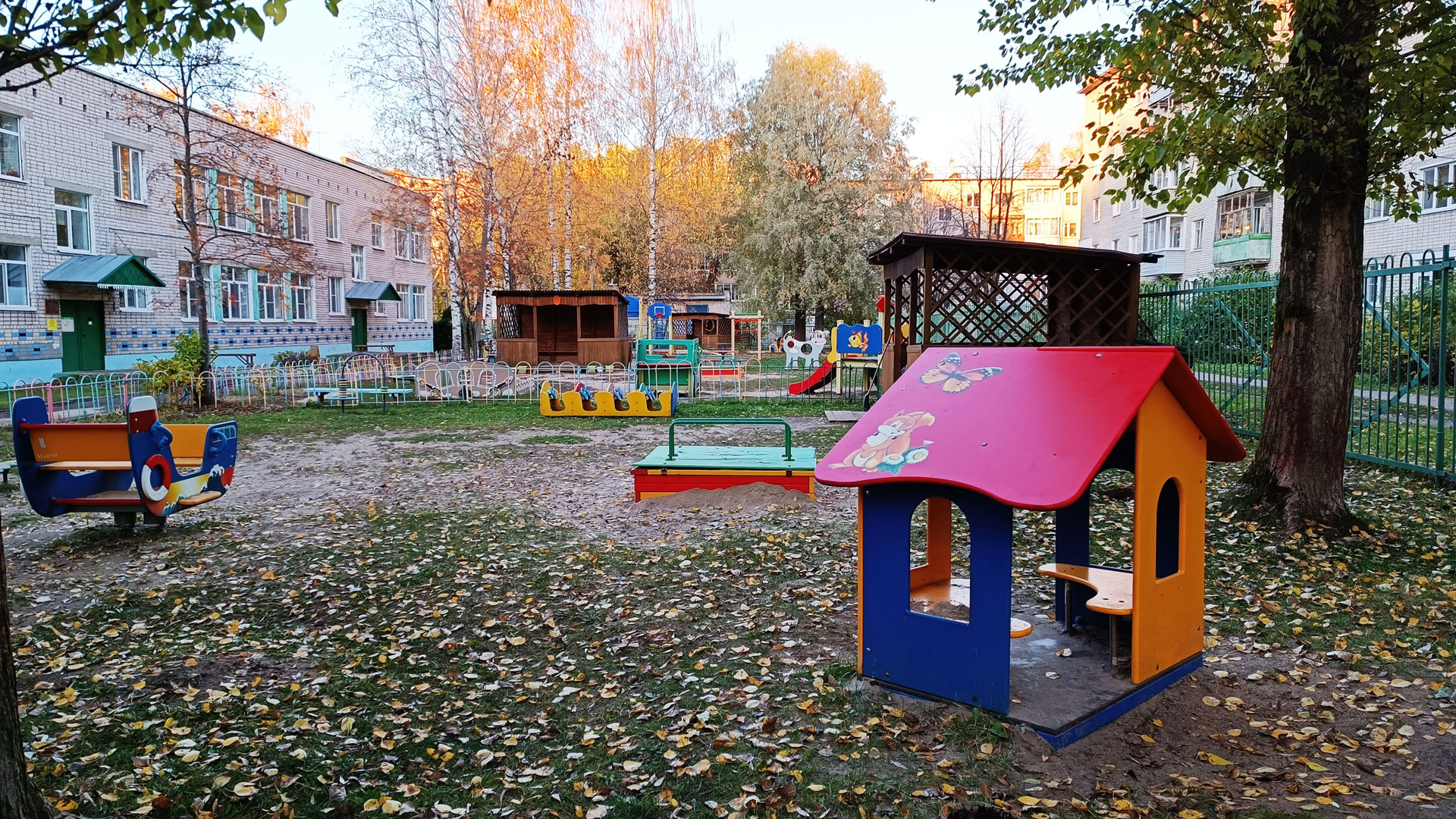 Детский сад 127 Ярославль: площадка для игр.