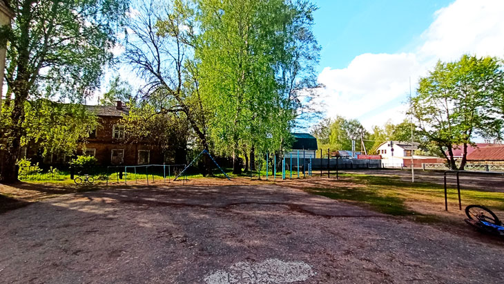Спортивные сооружения школы № 50 в городе Ярославля.