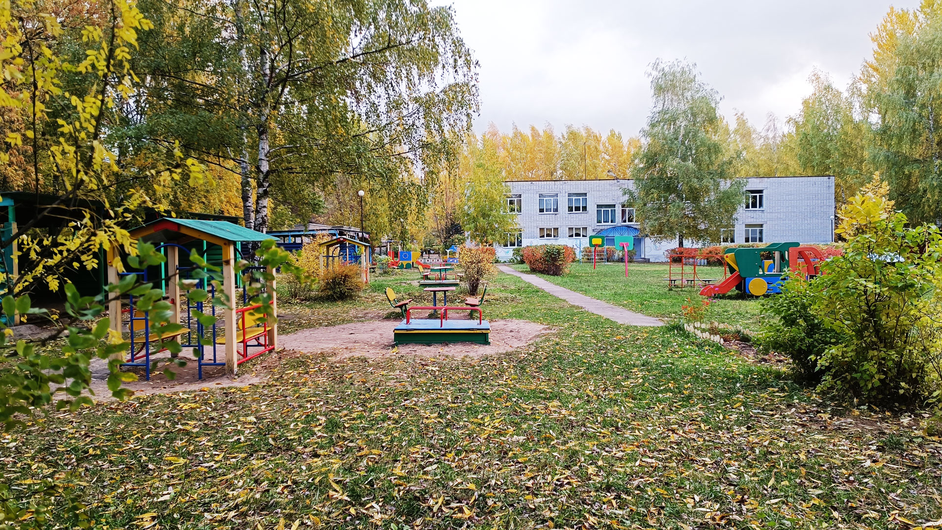 Детский сад 49 Ярославль: главный вход в здание садика.