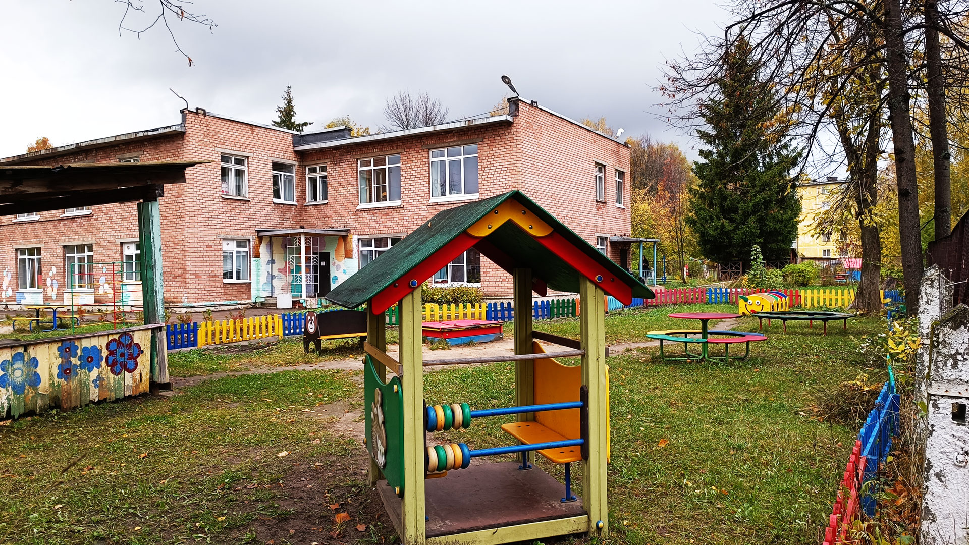 Детский сад 31 Ярославль: участок для прогулок (Автозаводская, 89а).