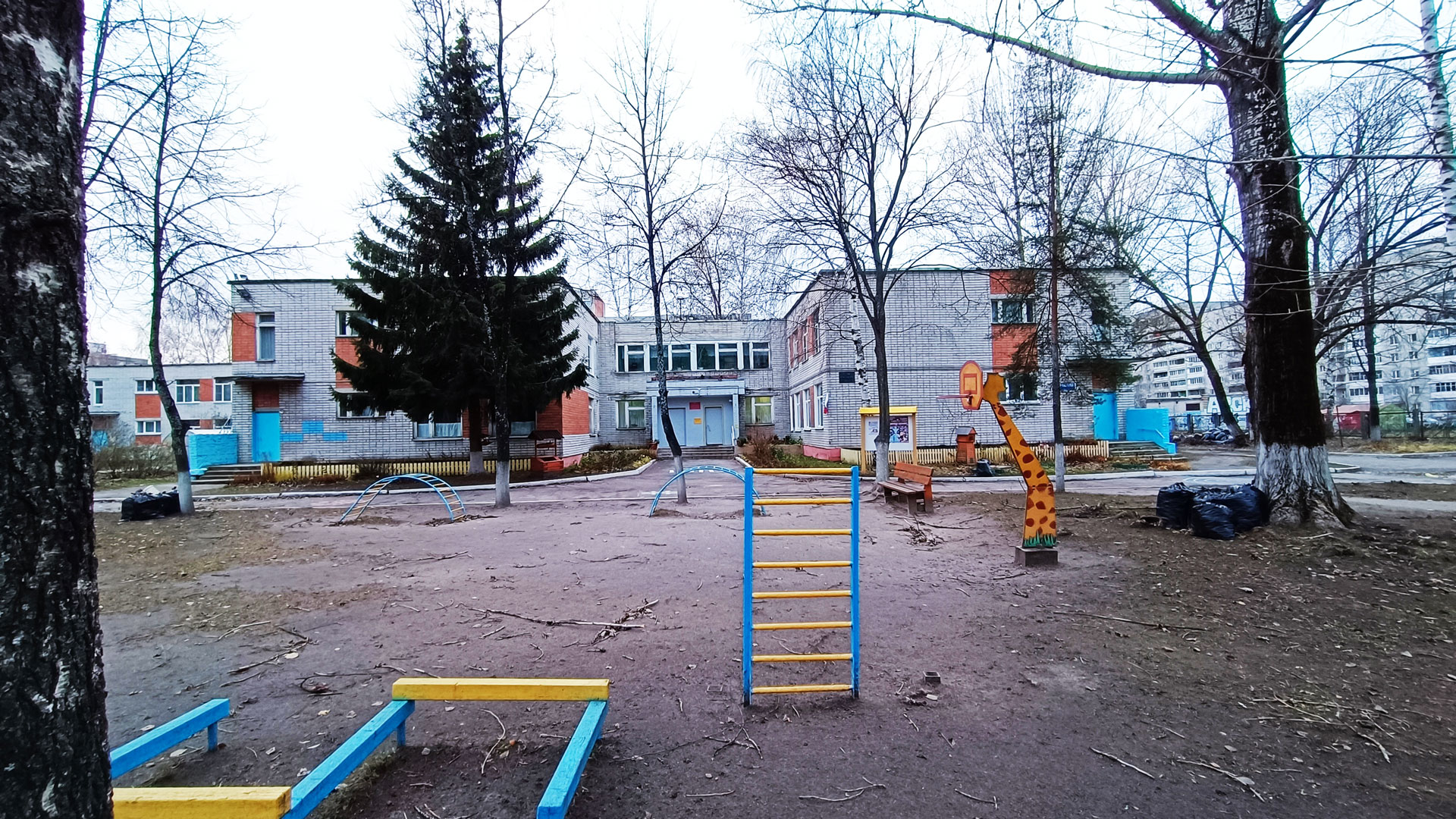 Детский сад 155 Ярославль: прогулочная площадка.