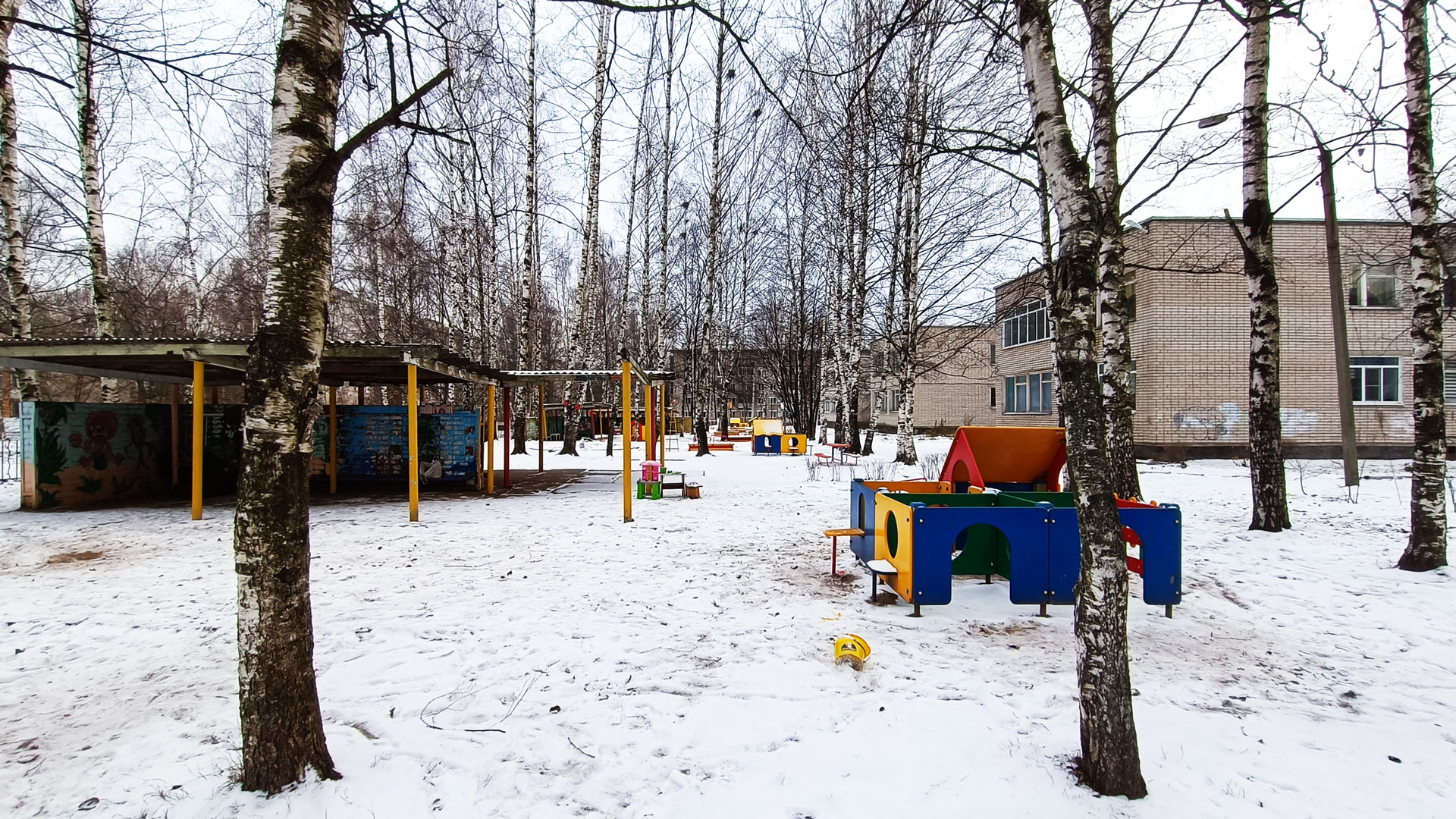 Детский сад 20 Ярославль: игровая площадка.