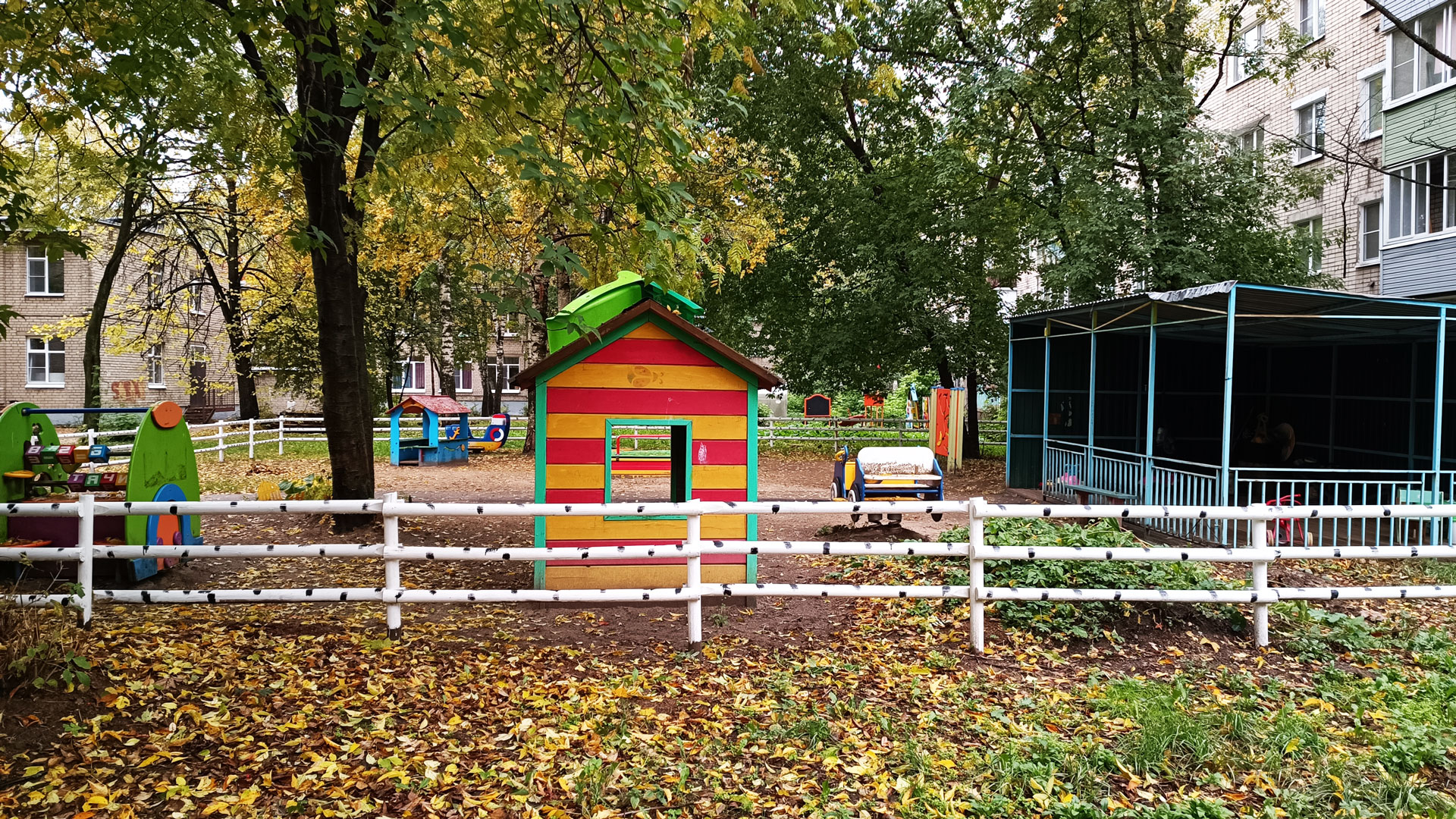 Детский сад 65 Ярославль: прогулочная площадка для игр.