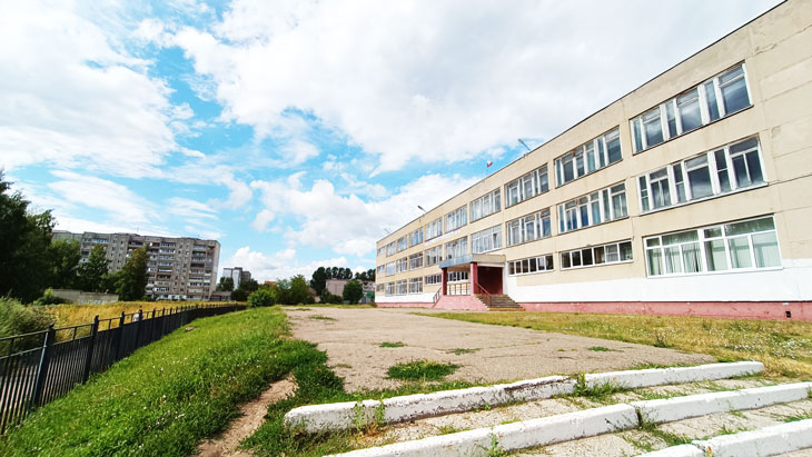 Общий вид школы № 69 города Ярославля.