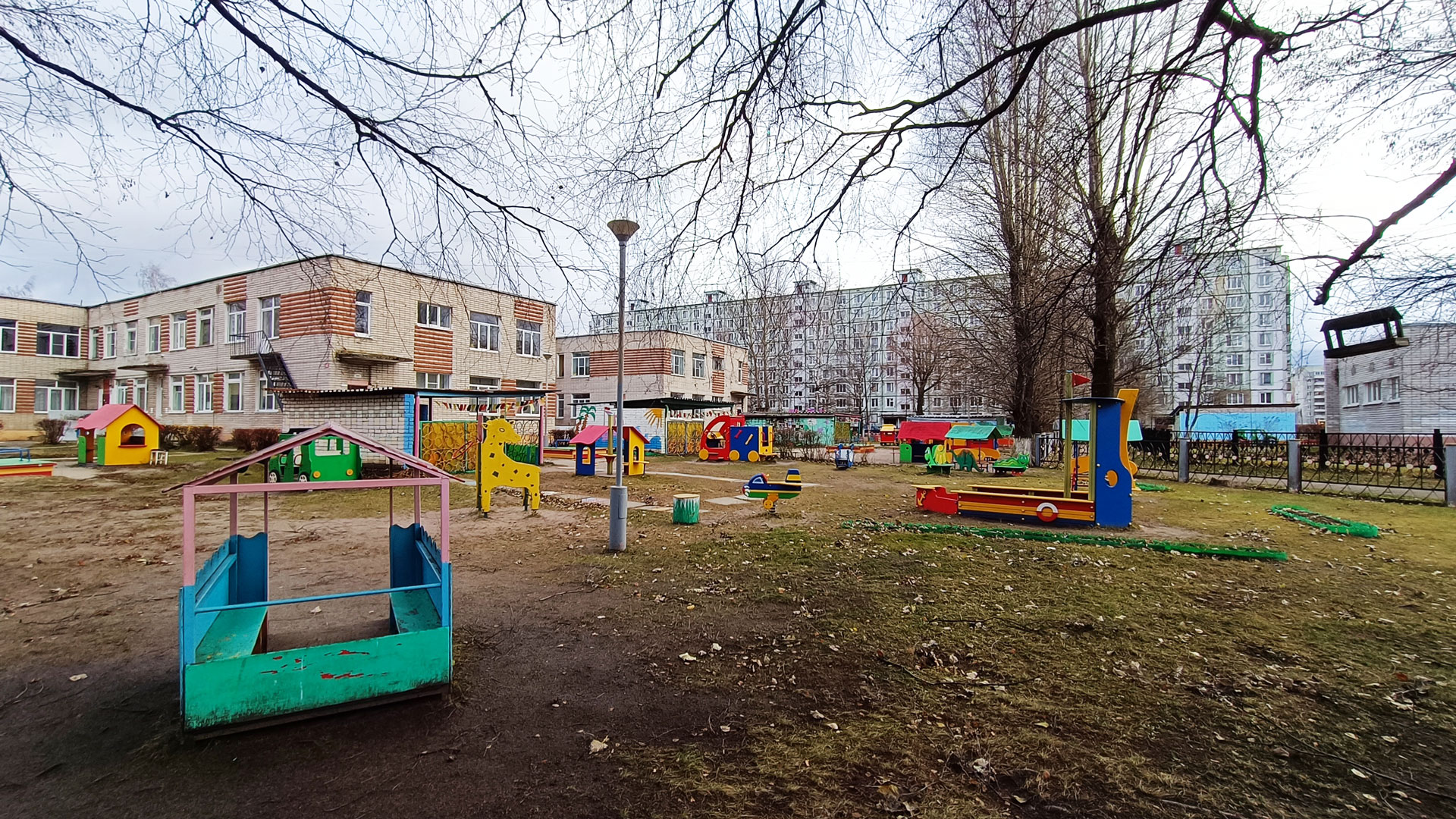 Детский сад 97 Ярославль: площадки для прогулок (Орджоникидзе, 4а).