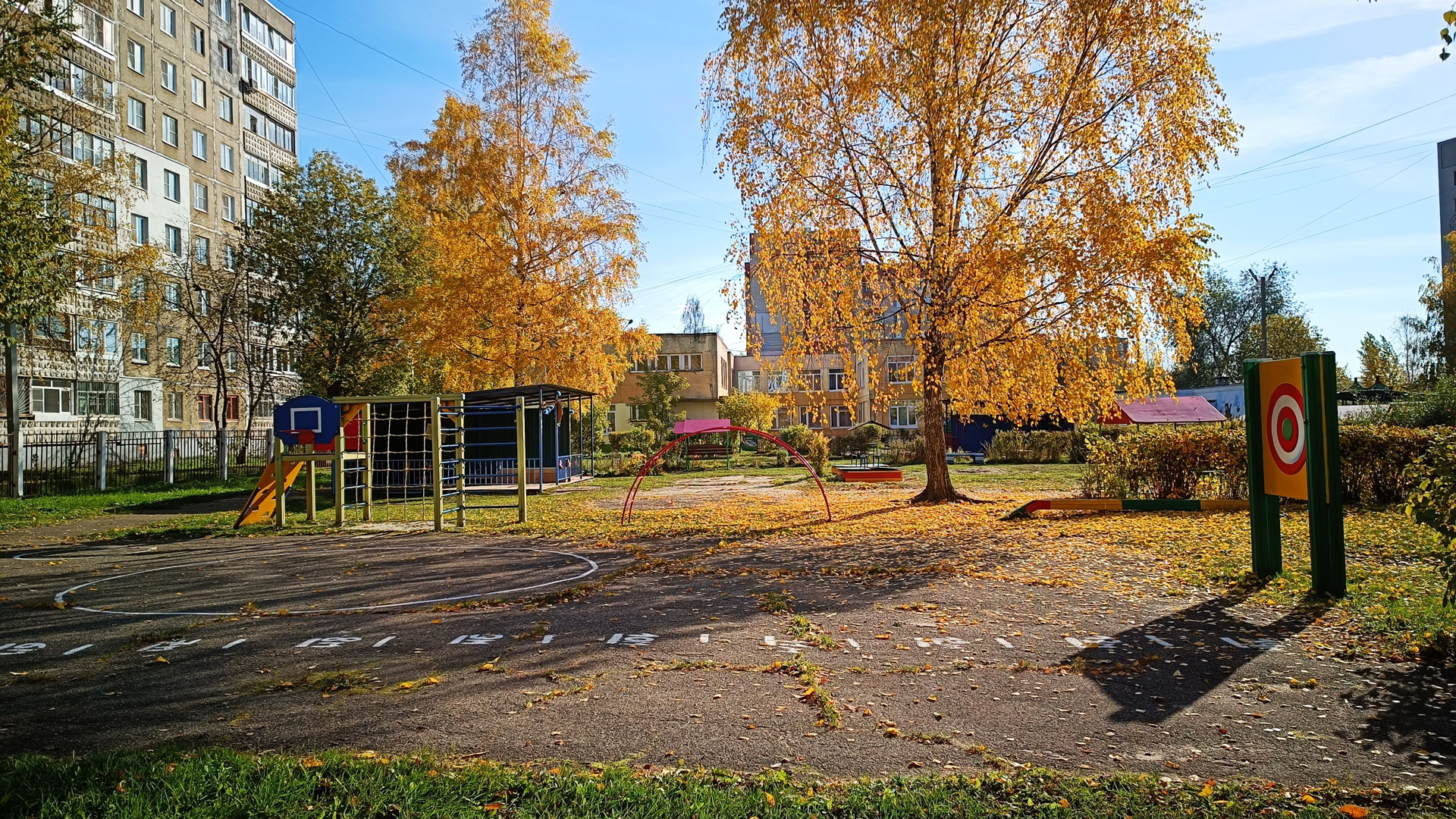 Детский сад 107 Ярославль: спортивная площадка.