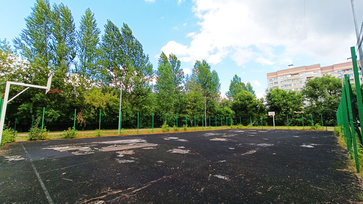 Спортивная площадка школы № 51 в г. Ярославле.