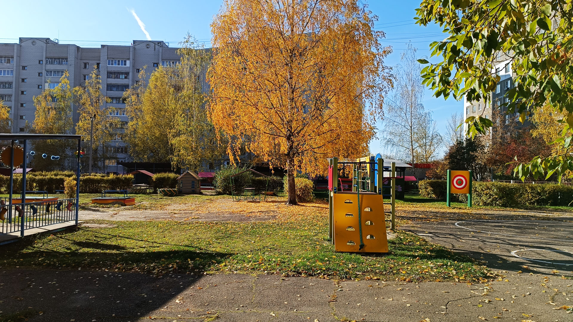 Детский сад 107 Ярославль: игровая площадка для детей. 