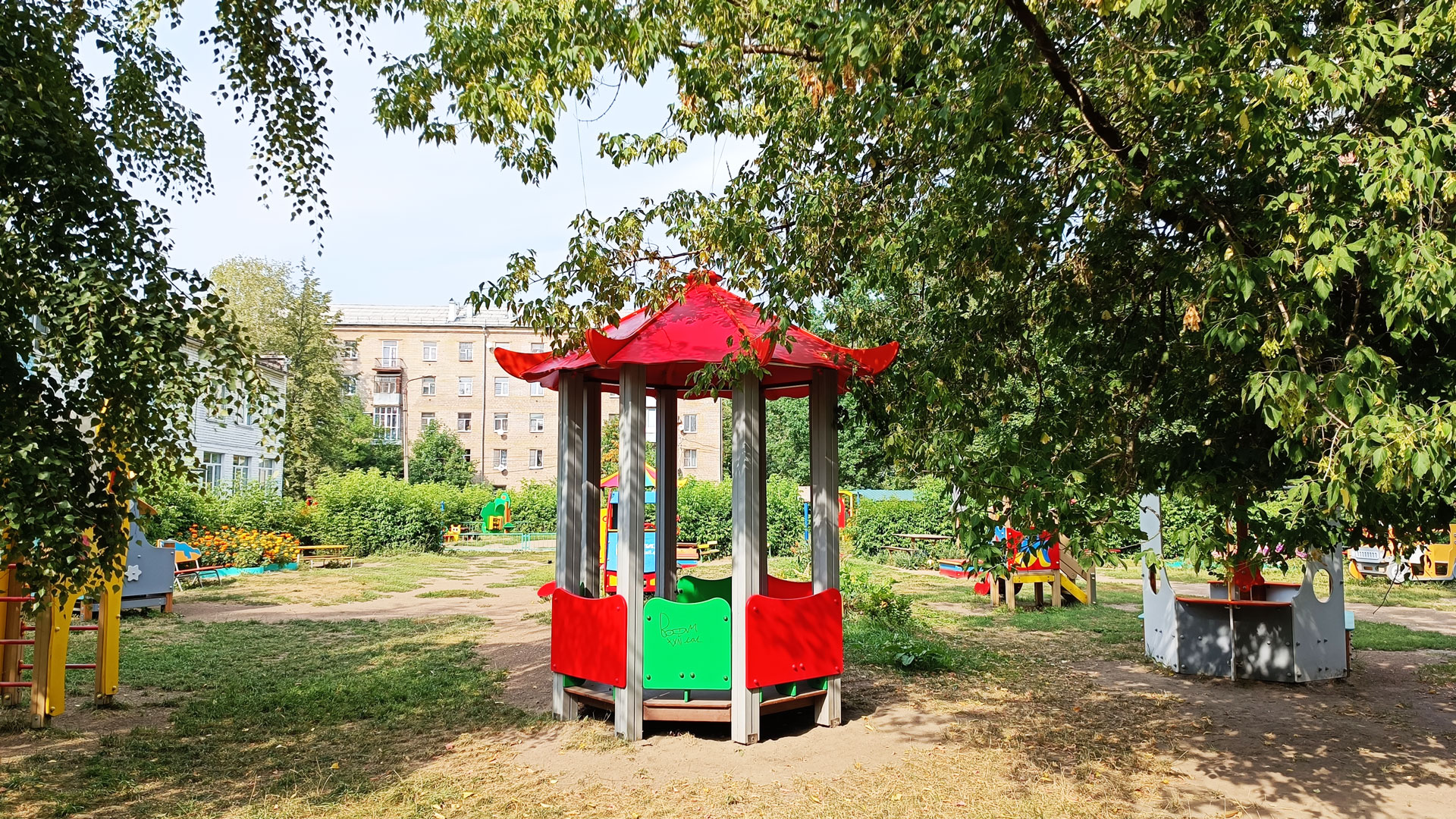 Детский сад 37 Ярославль: площадка для игр.