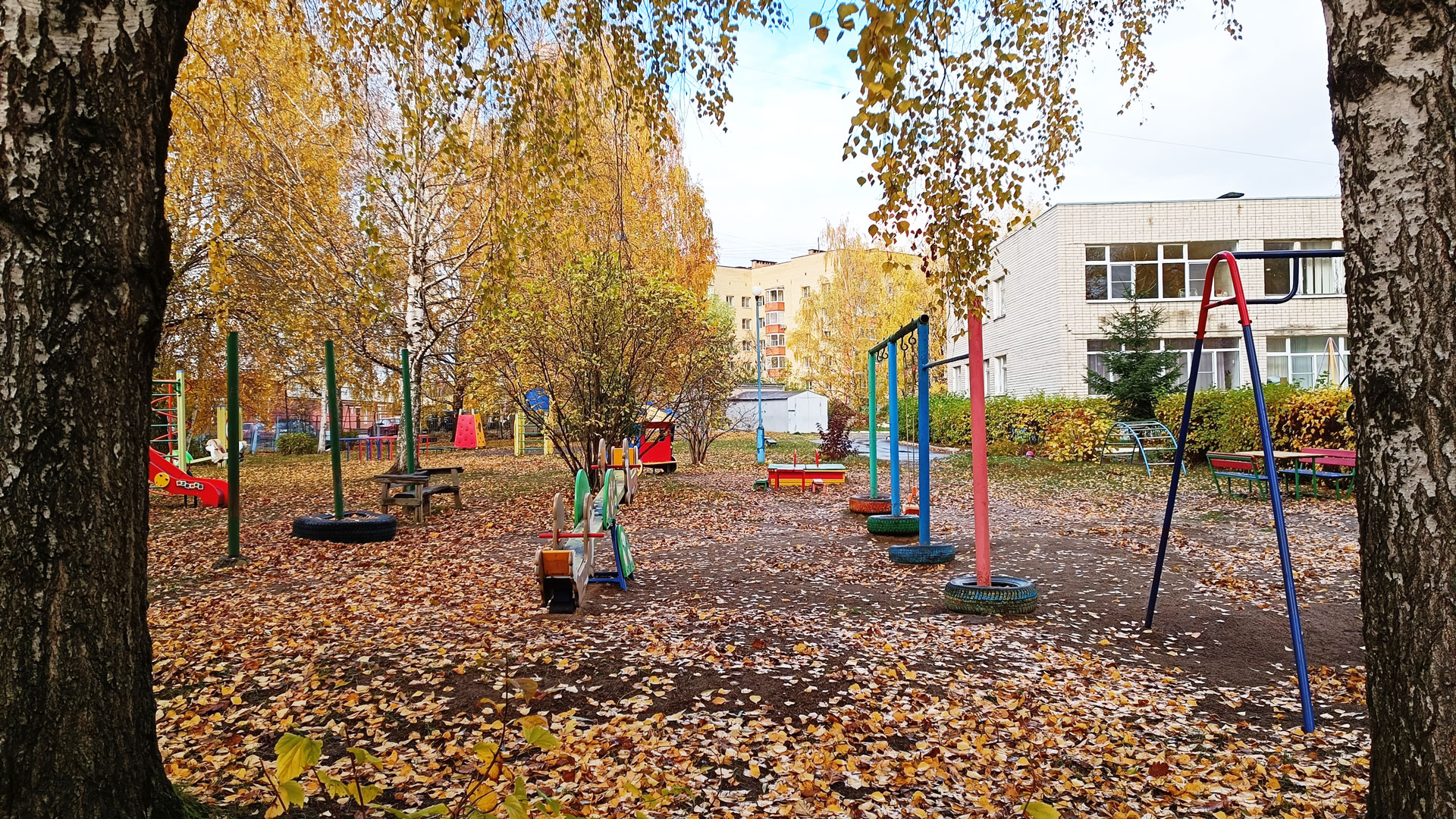 Детский сад 55 Ярославль: 1-я Приречная 19а, игровая площадка.