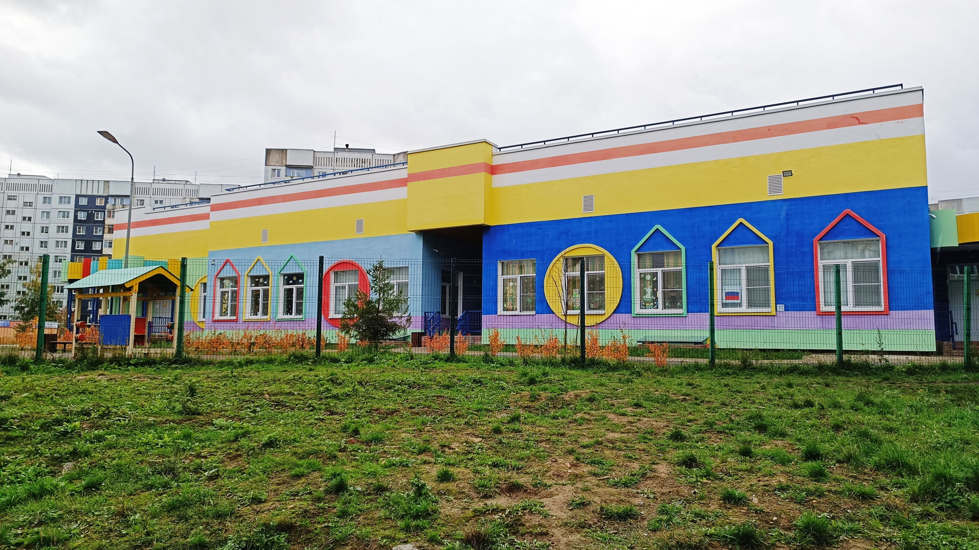 Детский сад 111 Ярославль: общий вид здания д/с, Ленинградский пр., 58а.