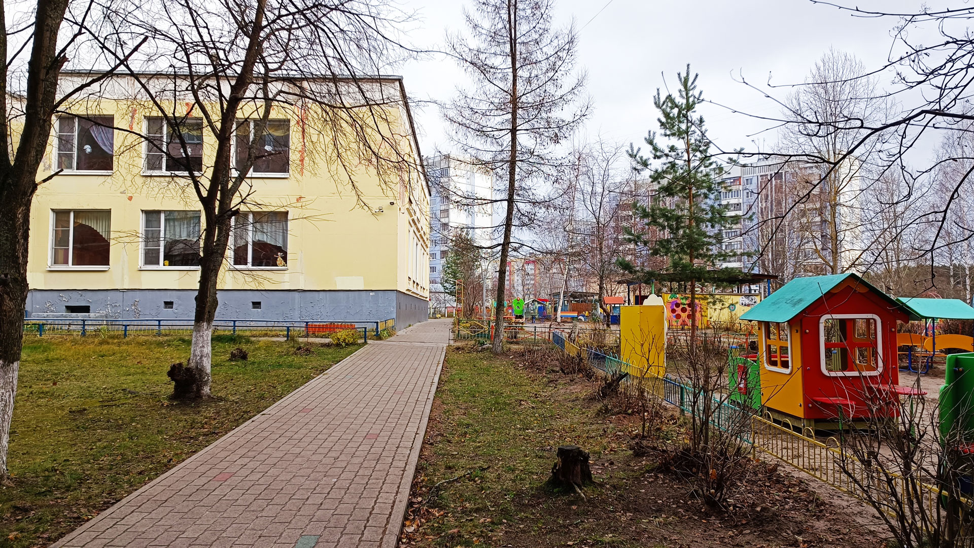 Детский сад 112 Ярославль: прогулочные площадки.