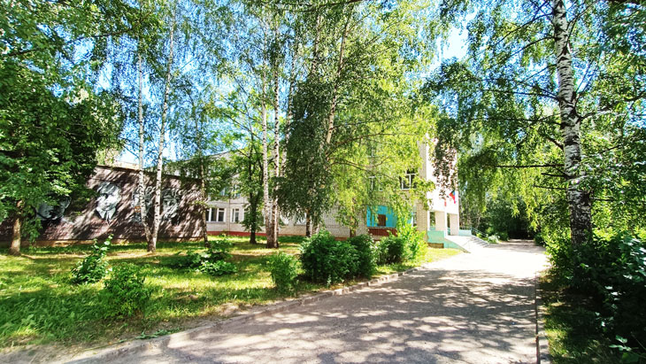 Общий вид школы № 17 города Ярославля.