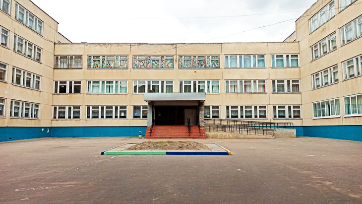 Школа 83 Ярославль: общий вид здания по ул. Школьный проезд, 13.