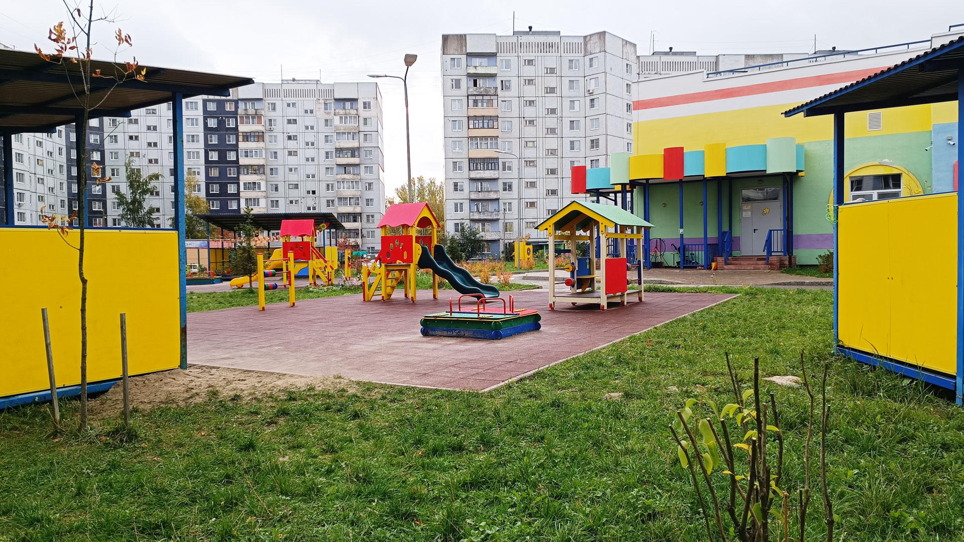 Детский сад 111 Ярославль: игровые площадки, Ленинградский пр., 58а.