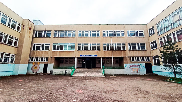 Школьный двор школы № 40 города Ярославля.