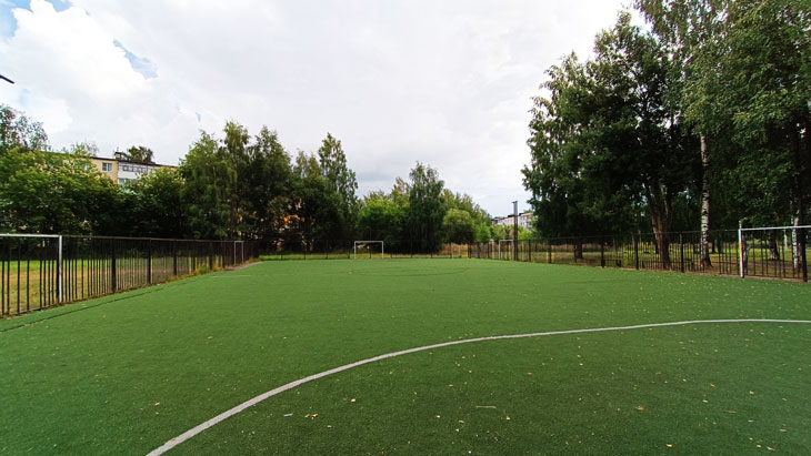 Спортивная площадка школы № 67 в г. Ярославле.