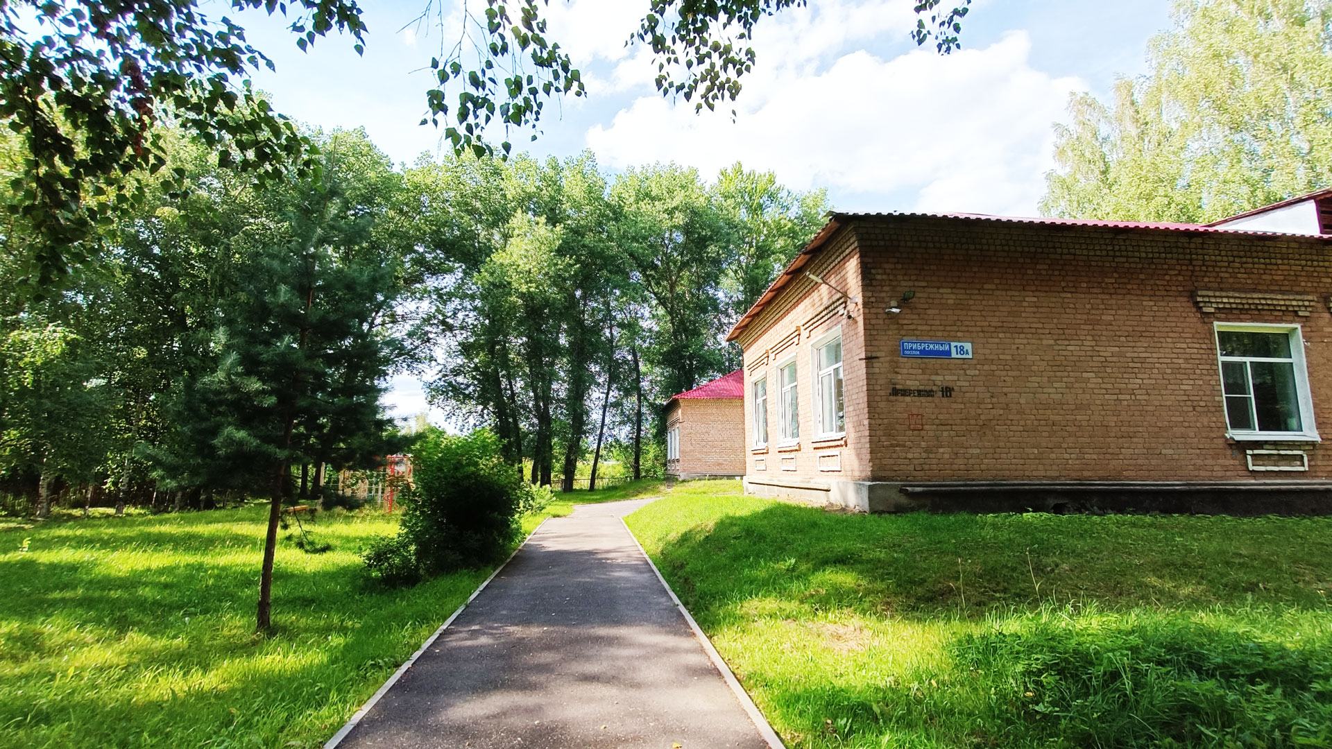Начальная школа – детский сад 85 Ярославль: общий вид территории (школа).