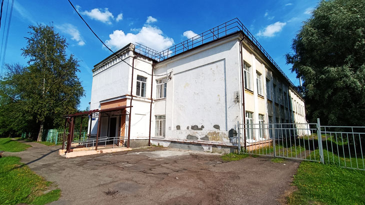 Общий вид здания школы № 45 города Ярославля.