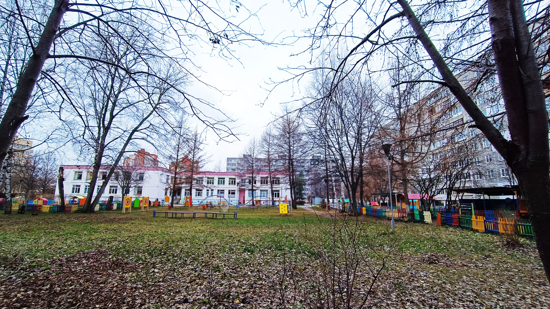 Детский сад 140 Ярославль: общий вид здания и территории.