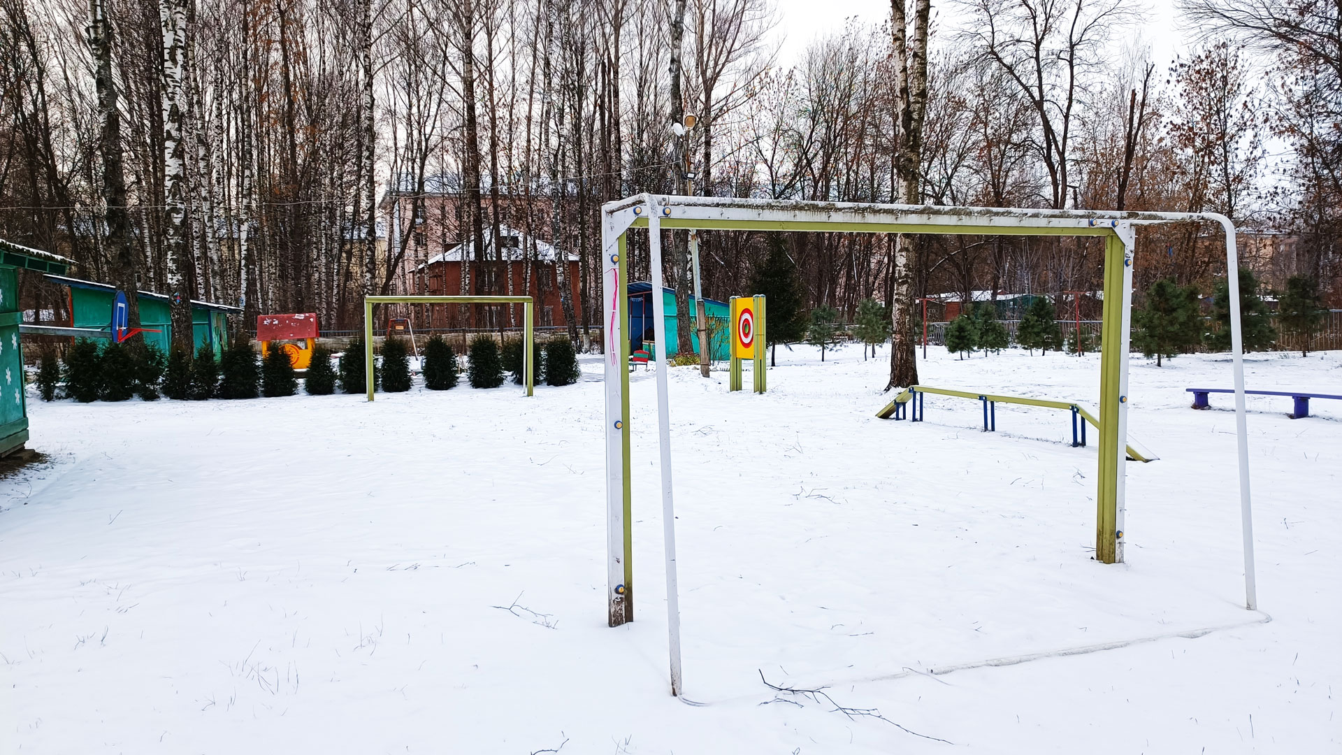 Детский сад 176 Ярославль: футбольная площадка.