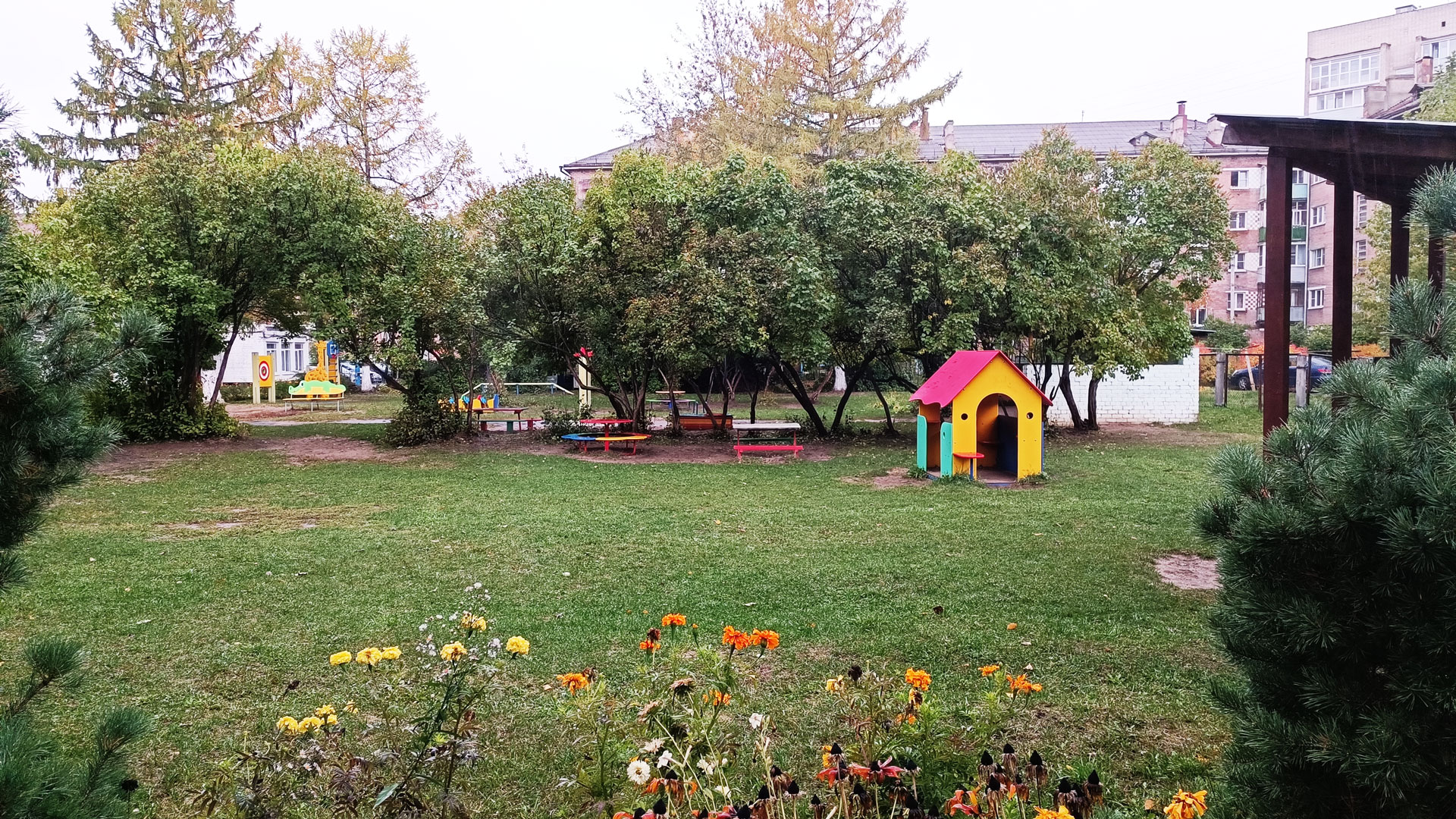 Детский сад 170 Ярославль: участок для игр и прогулок.