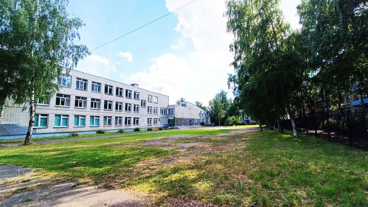 Общий вид школы № 55 города Ярославля.