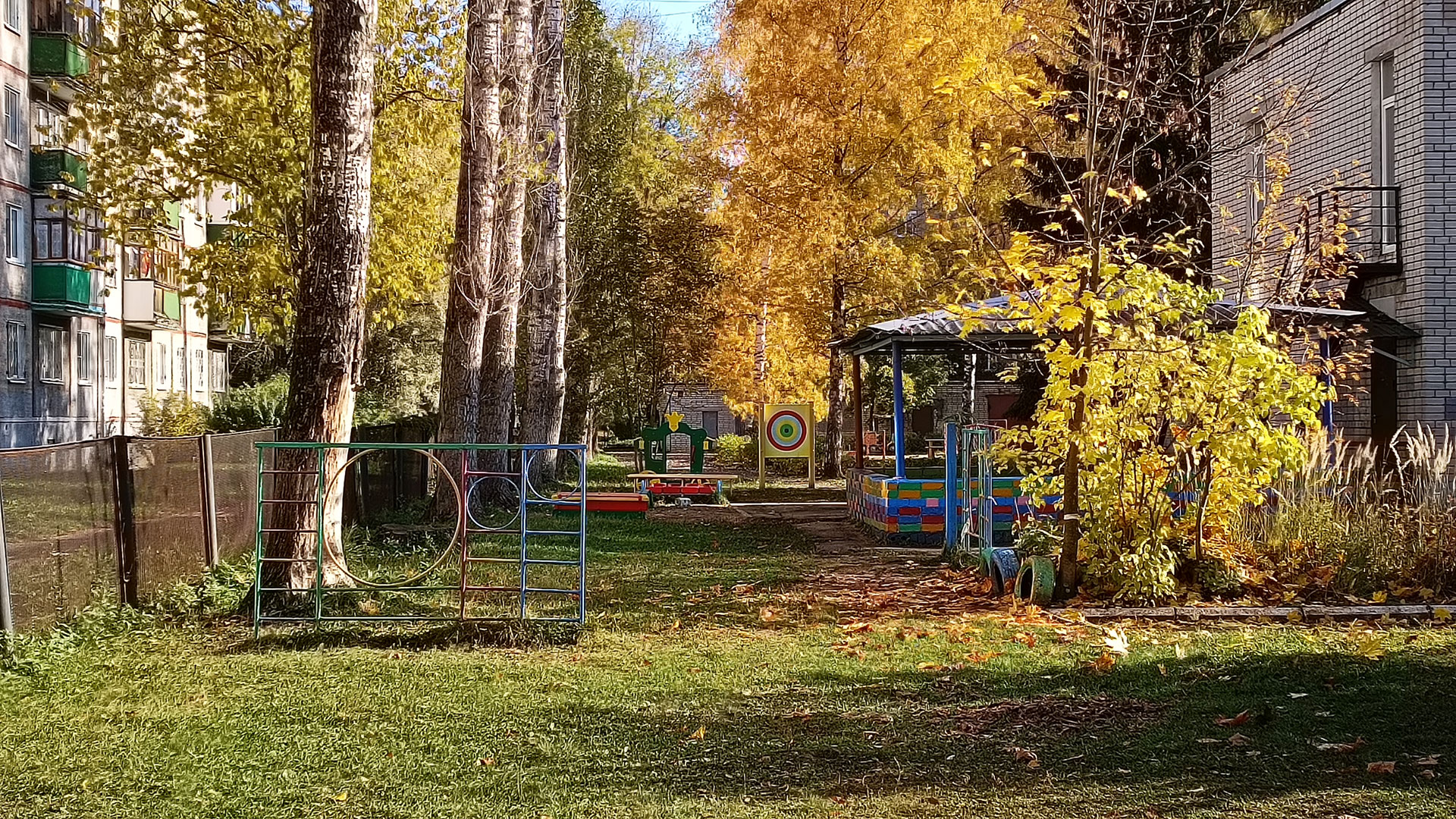 Детский сад 235 Ярославль: территория для игр и прогулок.
