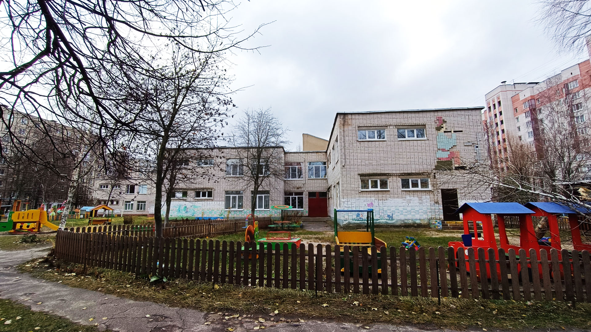 Детский сад 101 Ярославль: прогулочные площадки.