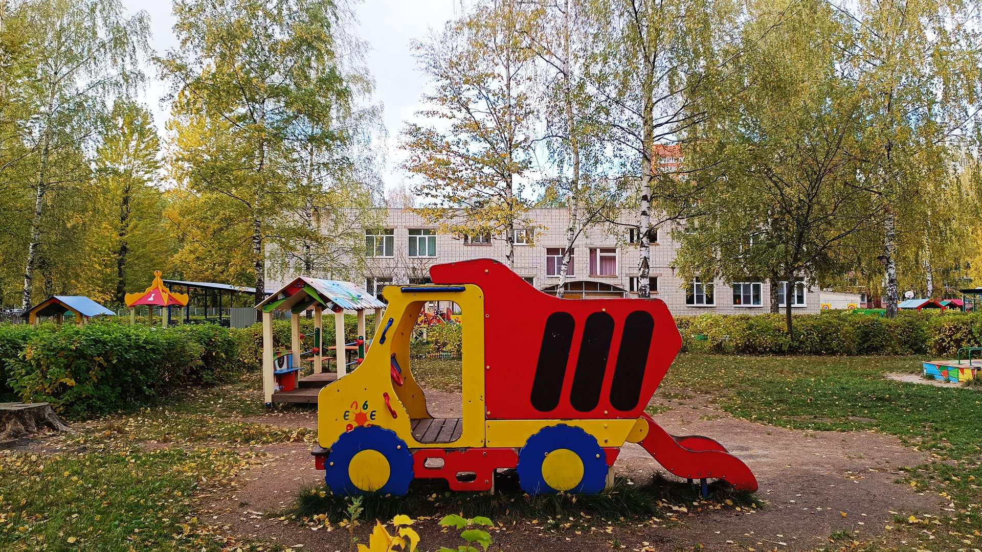 Детский сад 81 Ярославль: площадка для игр по ул. Ленинградский пр-т, 113а.