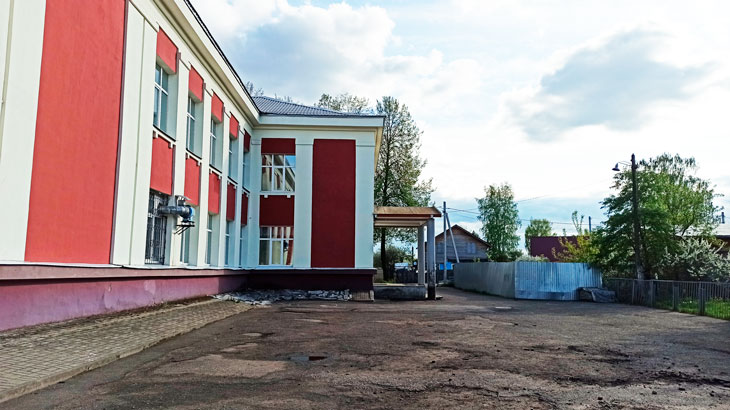 Школа 46 Ярославль: территория школьного двора. 