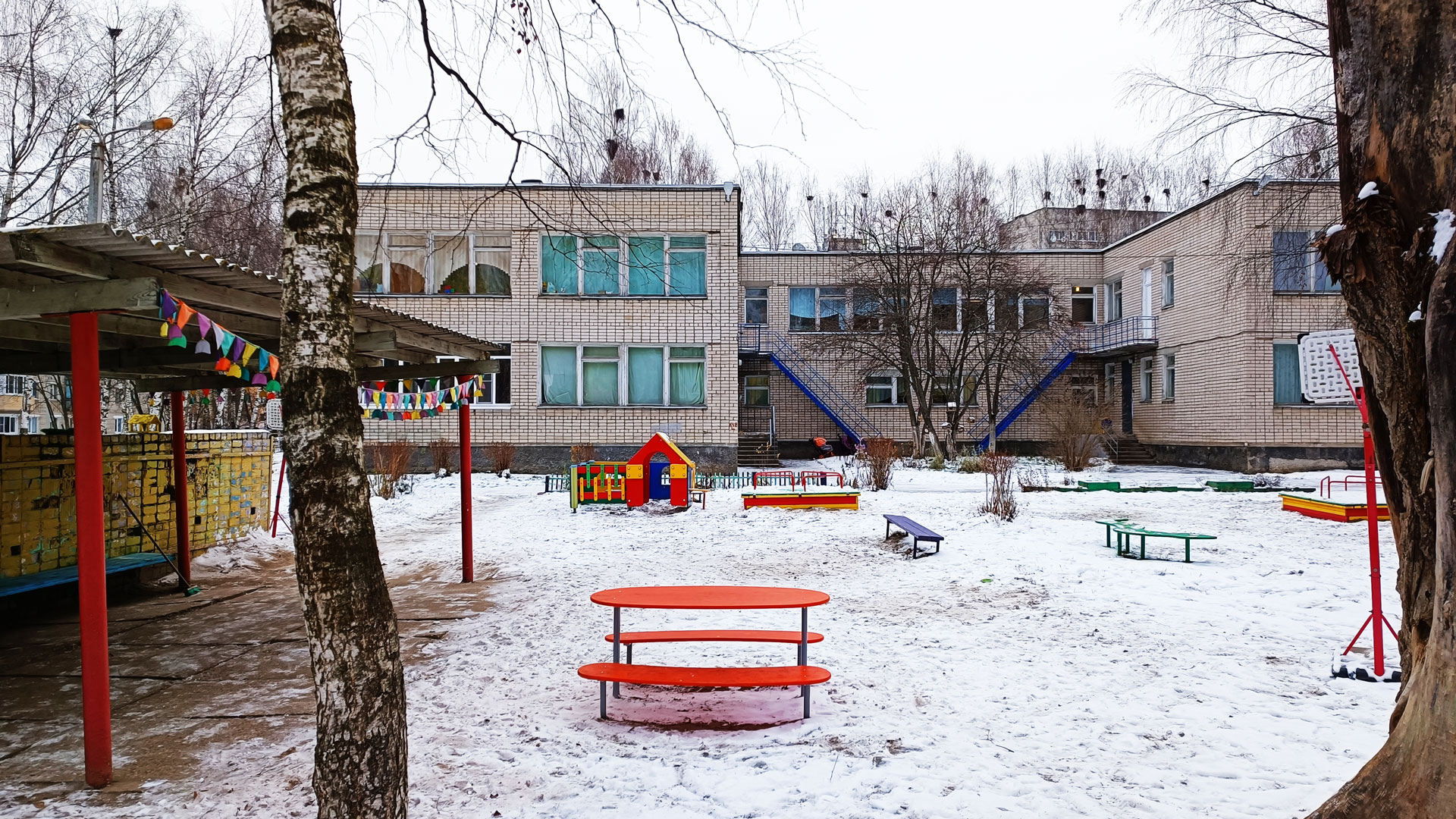Детский сад 20 Ярославль: прогулочная площадка для игр.