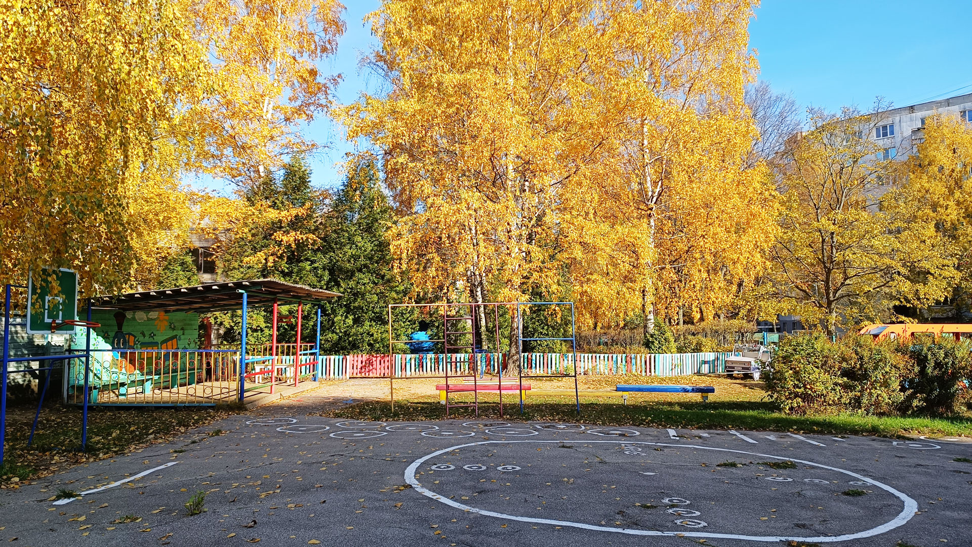 Детский сад 61 Ярославль: физкультурная площадка. 