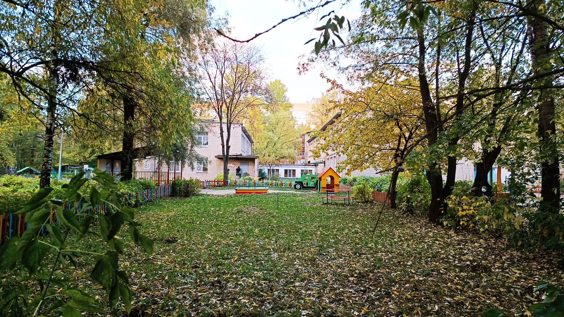 Детский сад 222 Ярославль: главный вход в здание садика.