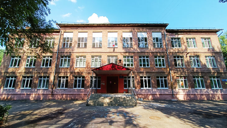 Общий вид здания школы № 78 города Ярославля.