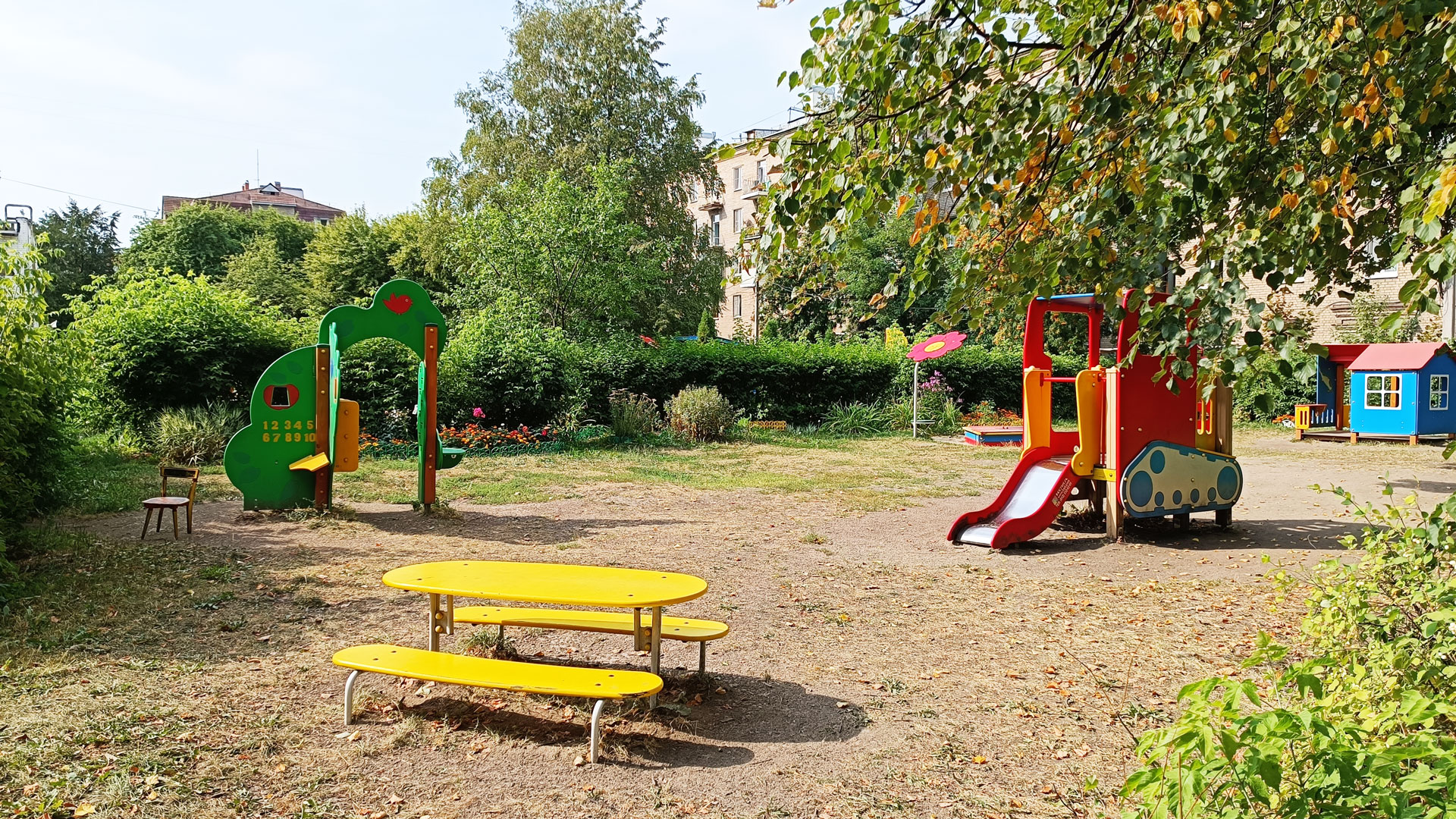 Детский сад 37 Ярославль: игровая площадка по ул. Рыбинская.