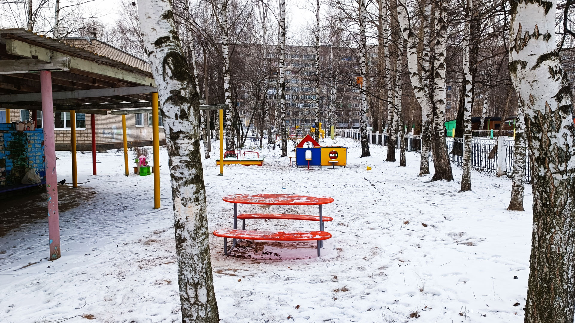 Детский сад 20 Ярославль: площадка для прогулок и игр.