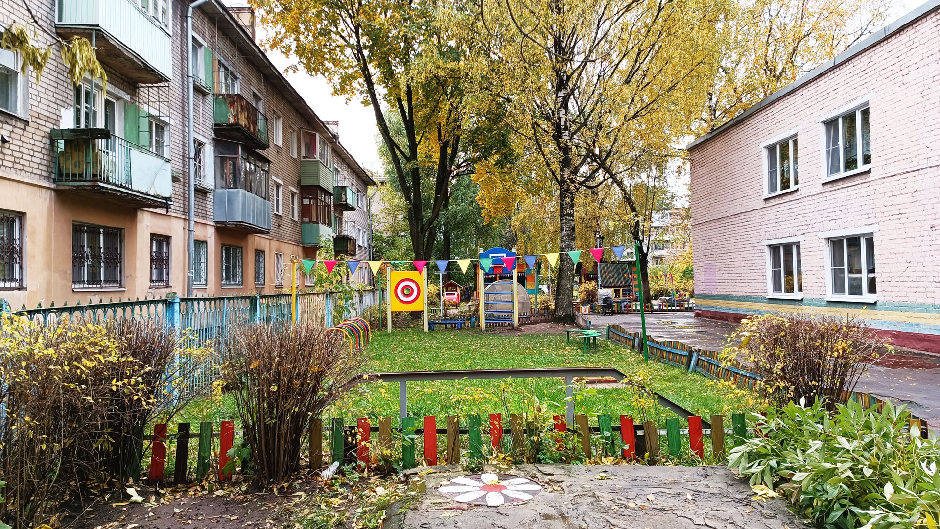 Детский сад 72 Ярославль: физкультурная площадка (1-я Жилая, 14а).